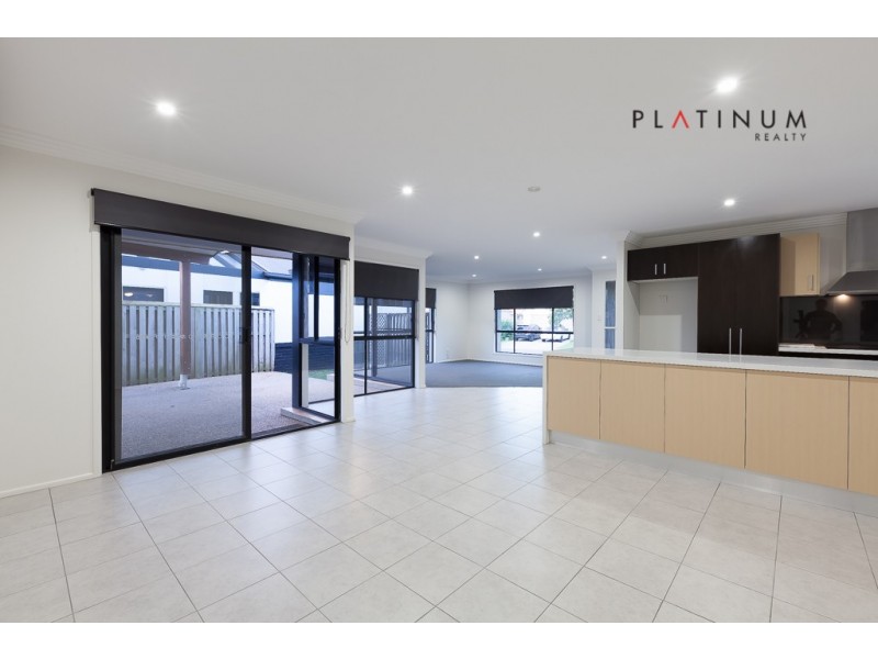124 Harrier Drive, Burleigh Waters QLD 4220