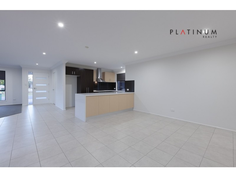 124 Harrier Drive, Burleigh Waters QLD 4220