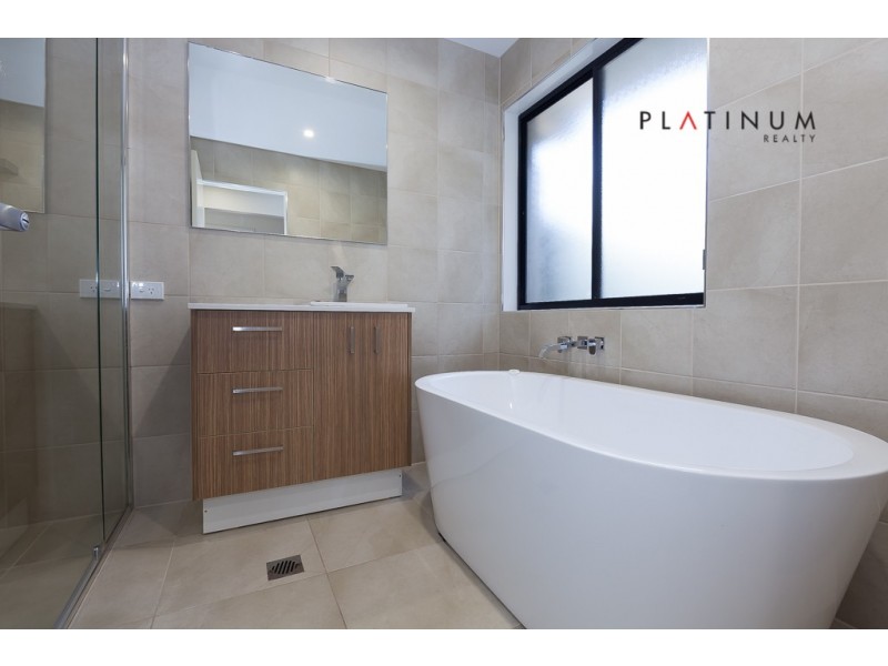 124 Harrier Drive, Burleigh Waters QLD 4220