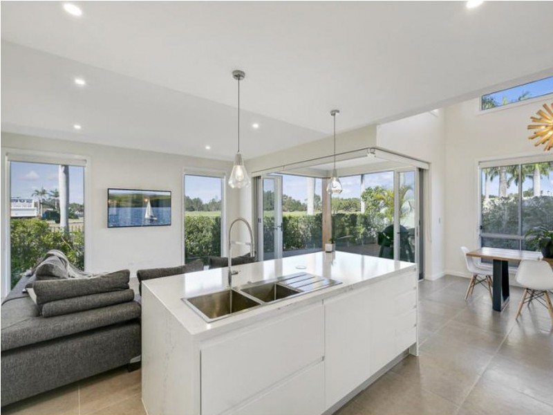 Hope Island QLD 4212