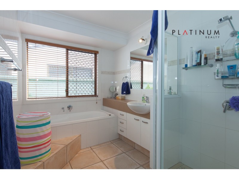 52 Wild Duck Drive, Mermaid Waters QLD 4218