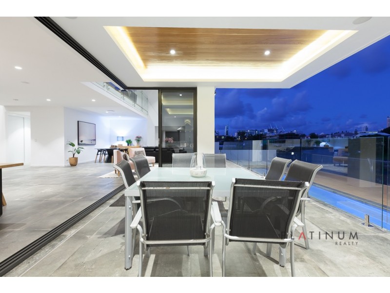 26 Sunshine Boulevard, Broadbeach Waters QLD 4218