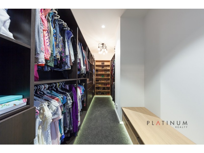 26 Sunshine Boulevard, Broadbeach Waters QLD 4218