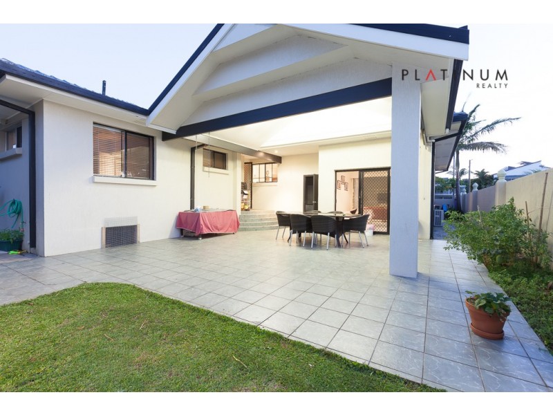 85 Monaco Street, Broadbeach Waters QLD 4218