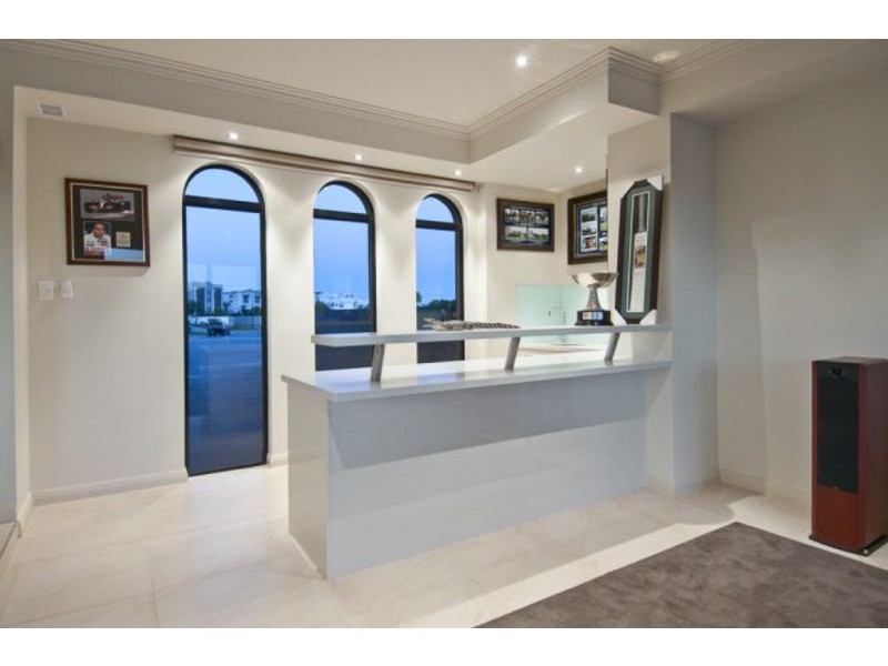 @37 South Quay Drive, Biggera Waters QLD 4216