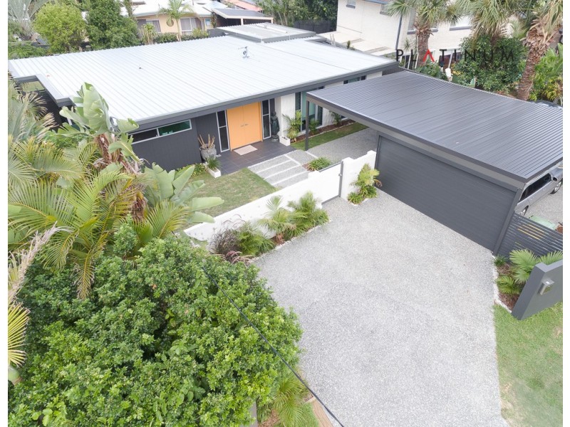20 Ilkinia Avenue, Broadbeach Waters QLD 4218