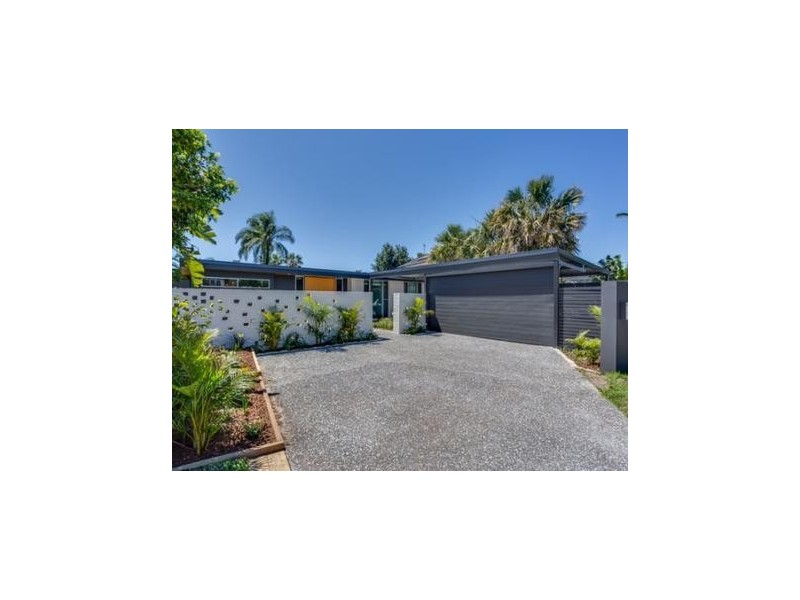 20 Ilkinia Avenue, Broadbeach Waters QLD 4218