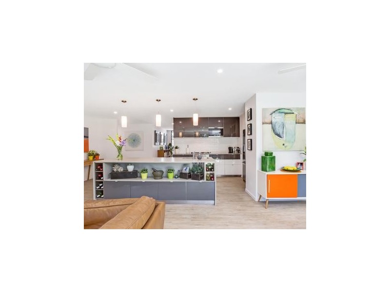 20 Ilkinia Avenue, Broadbeach Waters QLD 4218