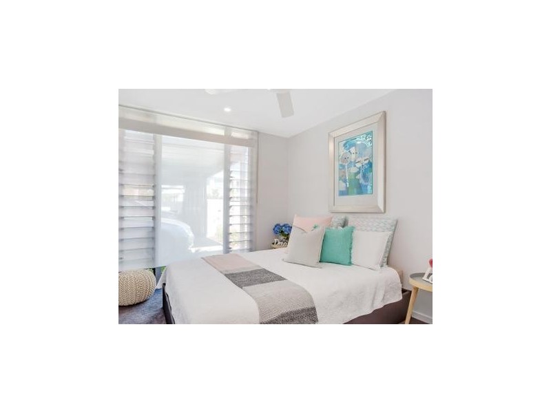 20 Ilkinia Avenue, Broadbeach Waters QLD 4218