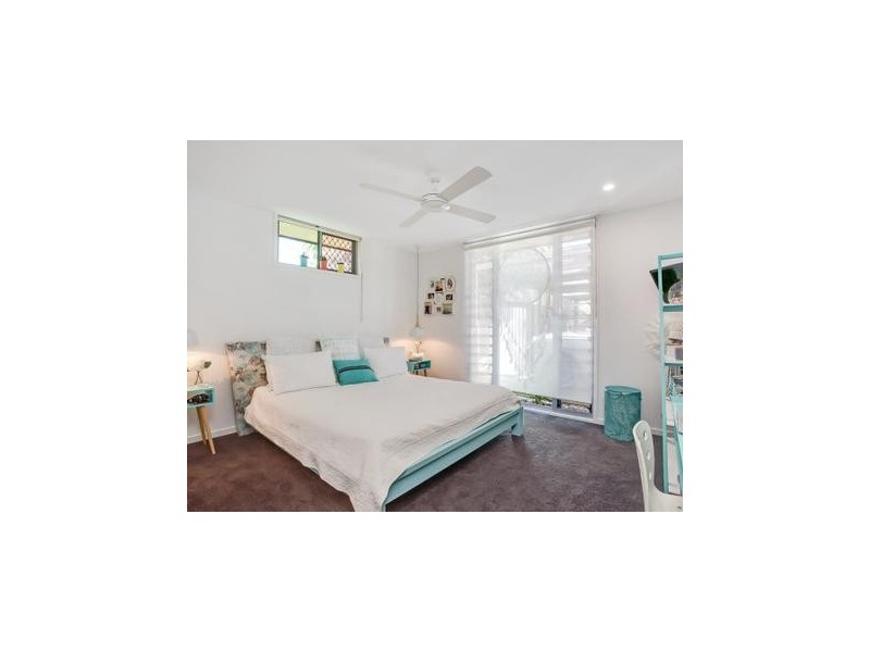 20 Ilkinia Avenue, Broadbeach Waters QLD 4218