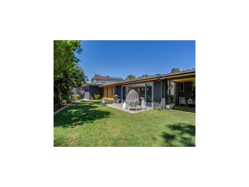 20 Ilkinia Avenue, Broadbeach Waters QLD 4218