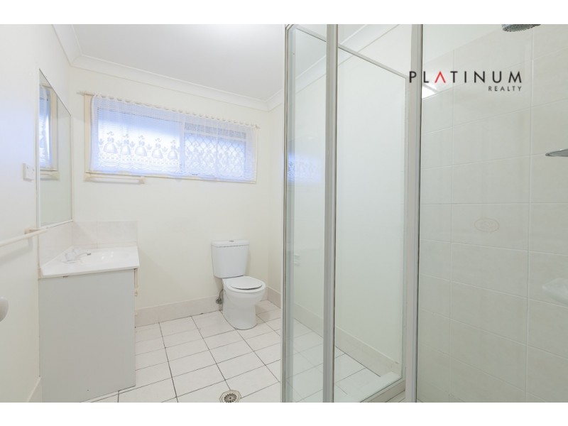 8 Cootharaba Drive, Helensvale QLD 4212