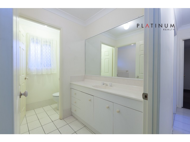 8 Cootharaba Drive, Helensvale QLD 4212