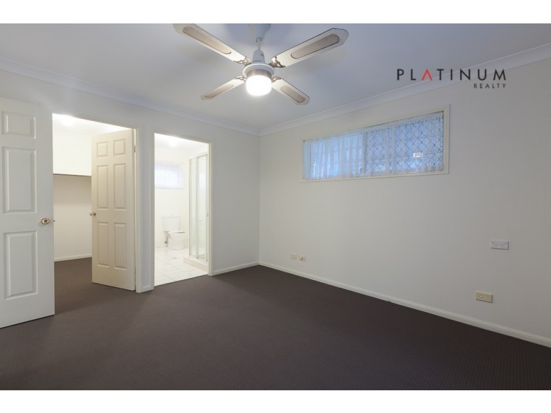 8 Cootharaba Drive, Helensvale QLD 4212