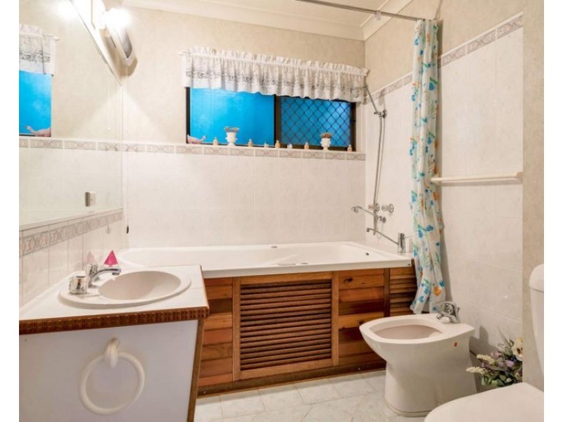 Broadbeach Waters QLD 4218