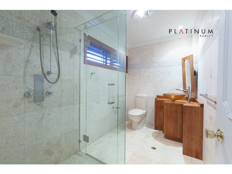 124 Commodore Drive, Paradise Waters QLD 4217