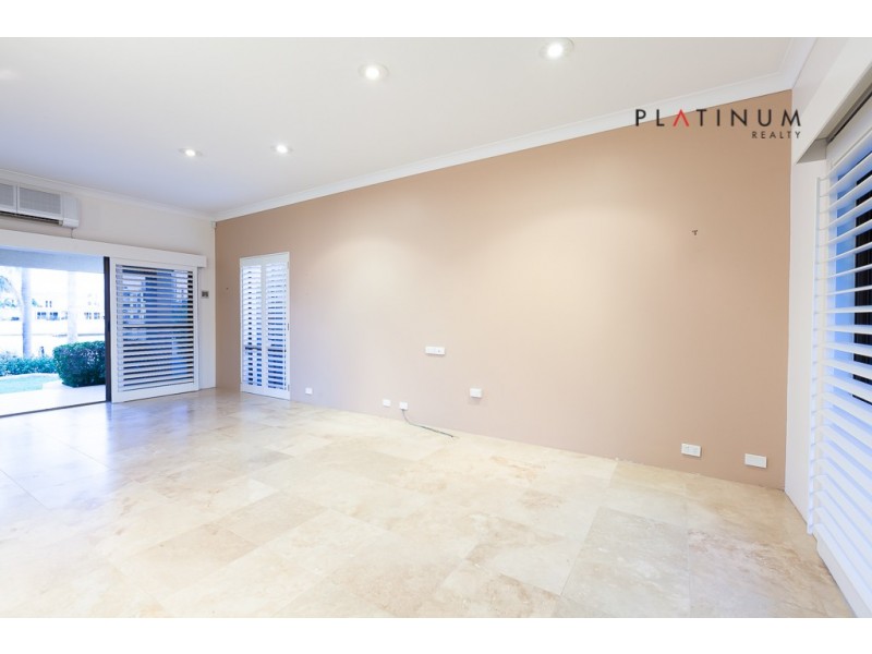 124 Commodore Drive, Paradise Waters QLD 4217