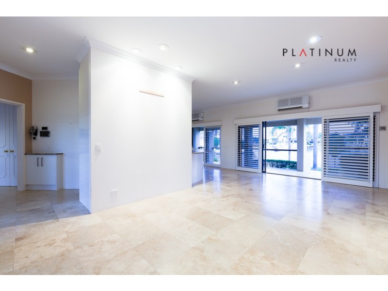 124 Commodore Drive, Paradise Waters QLD 4217