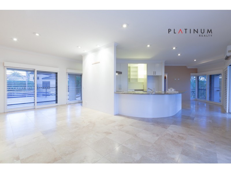 124 Commodore Drive, Paradise Waters QLD 4217