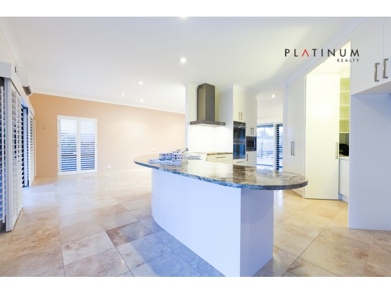 124 Commodore Drive, Paradise Waters QLD 4217