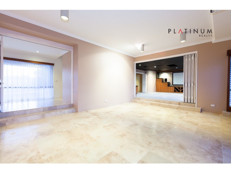 124 Commodore Drive, Paradise Waters QLD 4217