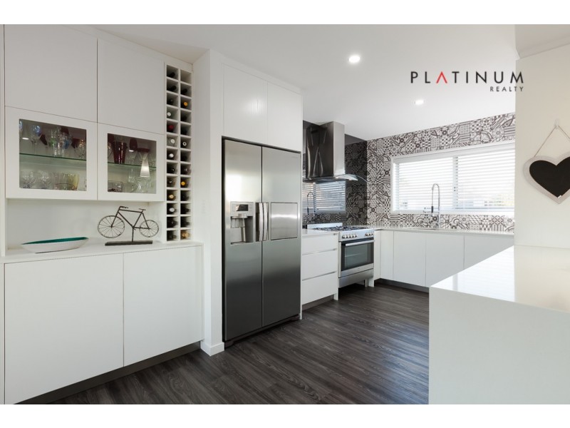 7 Alvarado Court, Broadbeach Waters QLD 4218