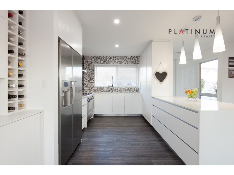 7 Alvarado Court, Broadbeach Waters QLD 4218