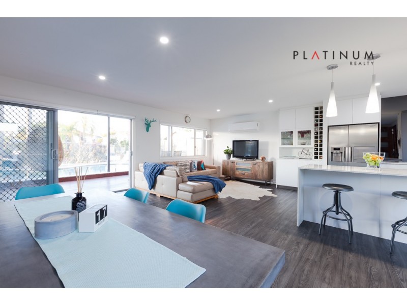 7 Alvarado Court, Broadbeach Waters QLD 4218