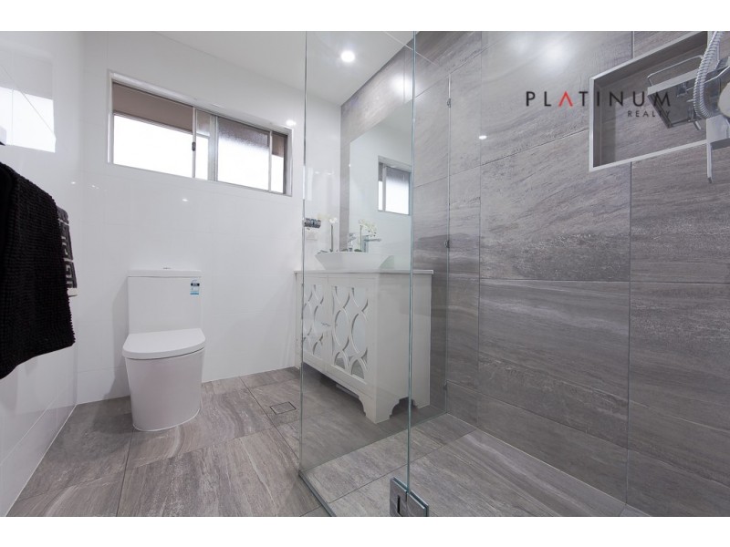 7 Alvarado Court, Broadbeach Waters QLD 4218