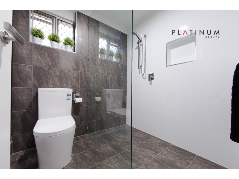 7 Alvarado Court, Broadbeach Waters QLD 4218