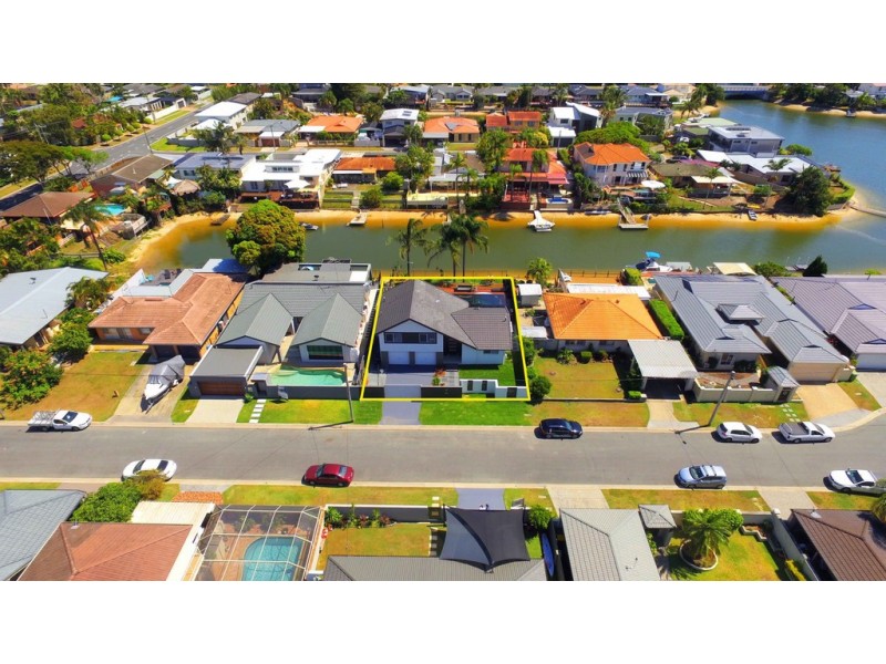 7 Alvarado Court, Broadbeach Waters QLD 4218