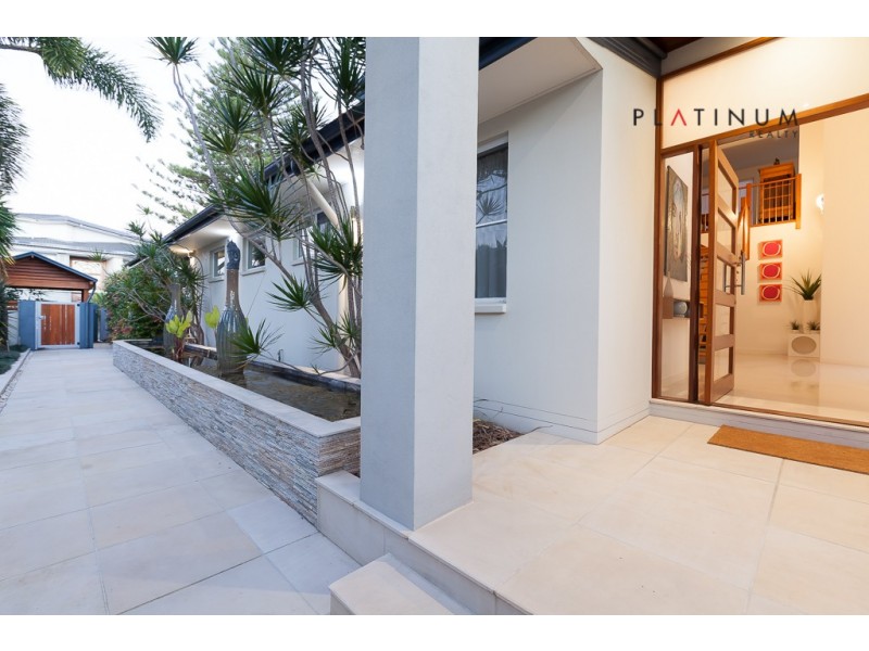 Broadbeach Waters QLD 4218