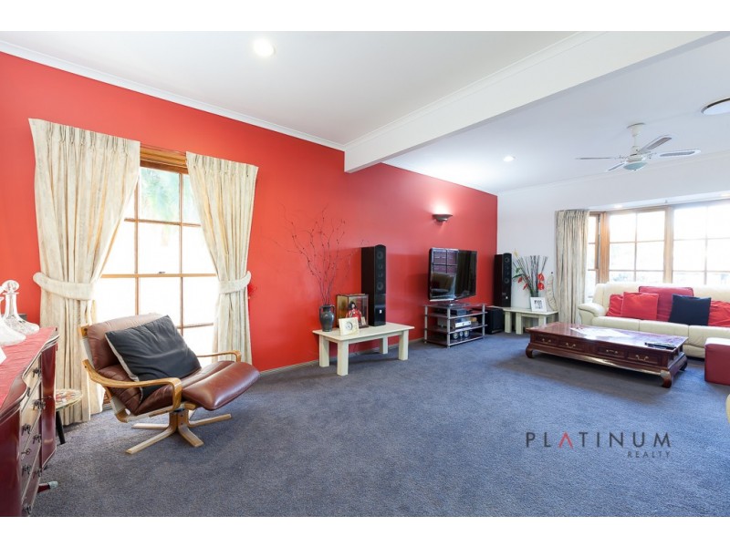 33 Meadowview Drive, Carrara QLD 4211