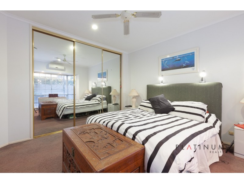 33 Meadowview Drive, Carrara QLD 4211