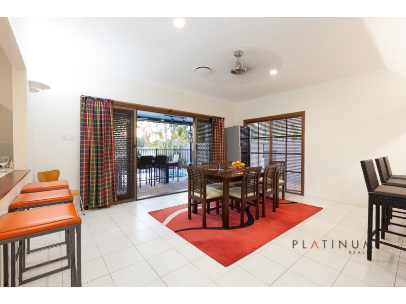 33 Meadowview Drive, Carrara QLD 4211