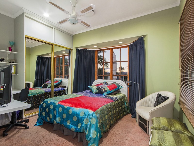 33 Meadowview Drive, Carrara QLD 4211