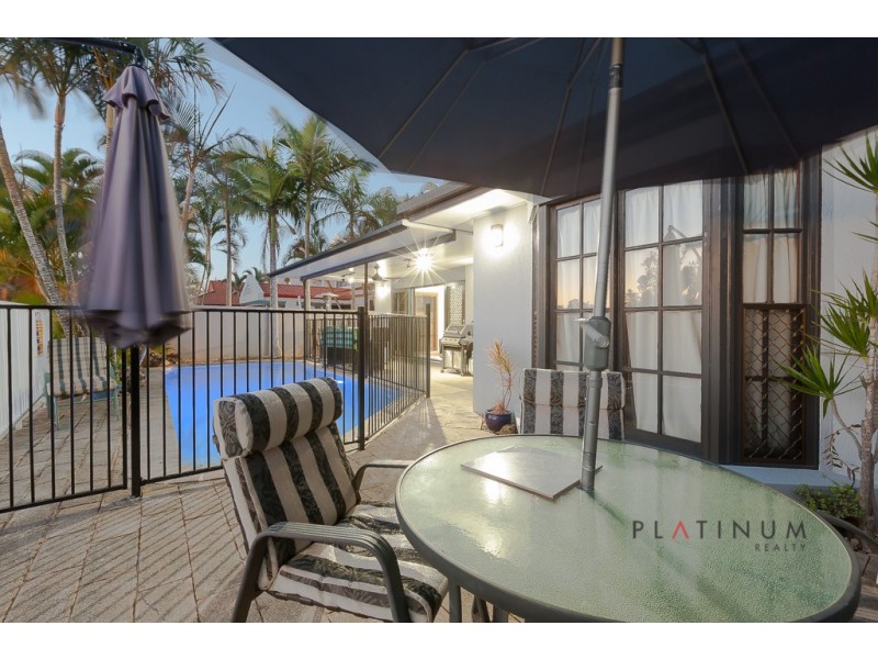 33 Meadowview Drive, Carrara QLD 4211