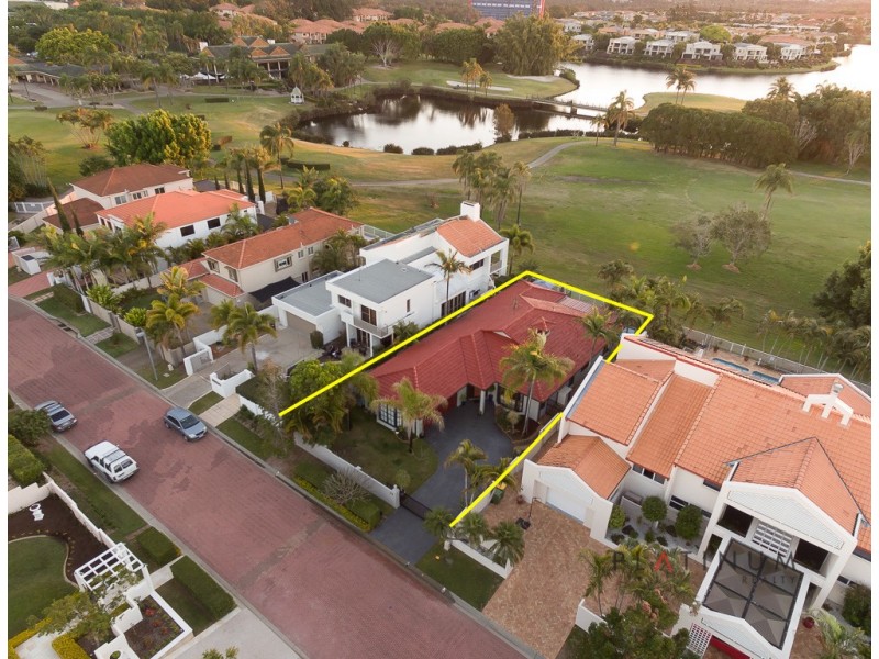 33 Meadowview Drive, Carrara QLD 4211