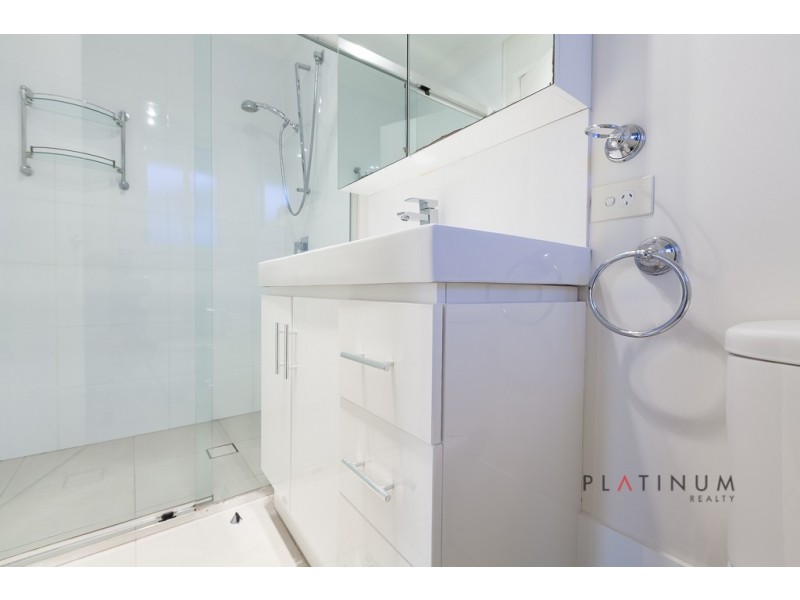 Broadbeach Waters QLD 4218