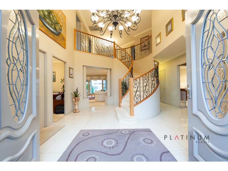 53 T E Peters Drive, Broadbeach Waters QLD 4218