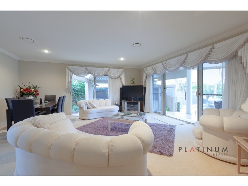 53 T E Peters Drive, Broadbeach Waters QLD 4218