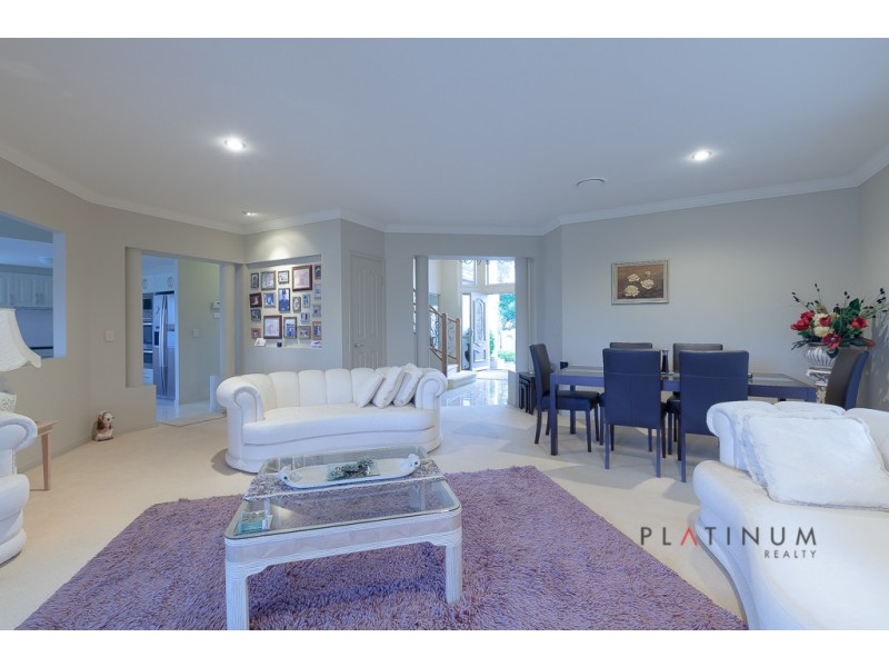 53 T E Peters Drive, Broadbeach Waters QLD 4218