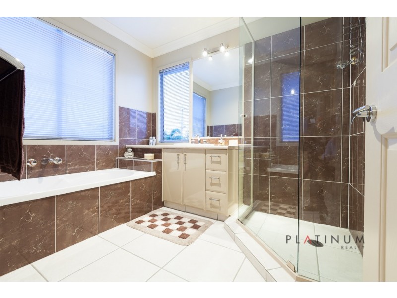 53 T E Peters Drive, Broadbeach Waters QLD 4218