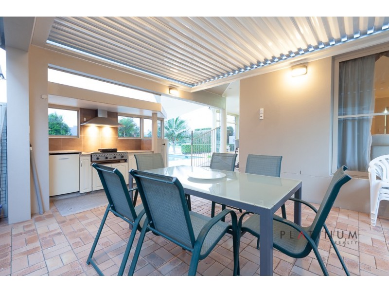 53 T E Peters Drive, Broadbeach Waters QLD 4218