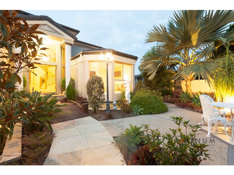 53 T E Peters Drive, Broadbeach Waters QLD 4218