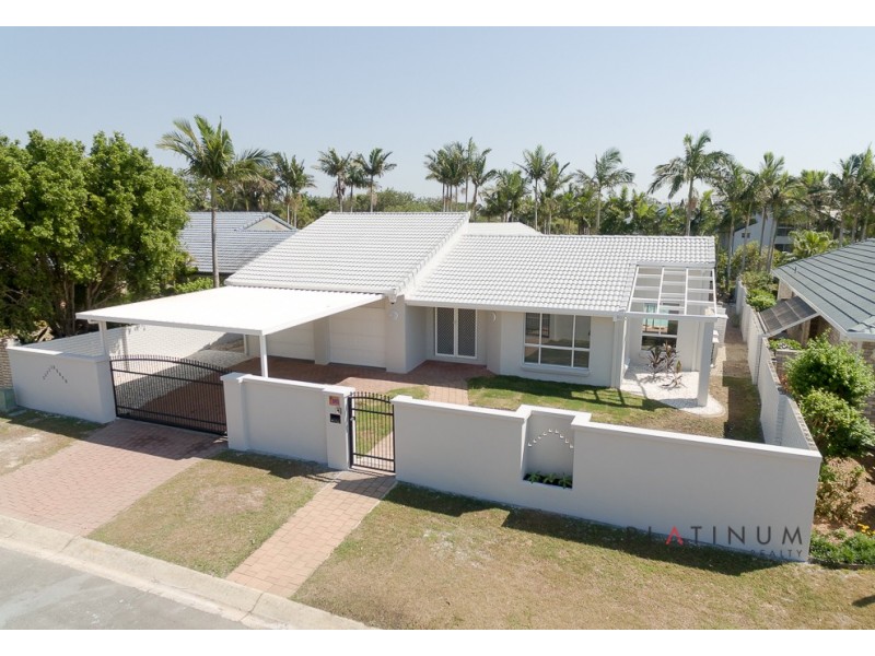 141 Santa Cruz Boulevard, Clear Island Waters QLD 4226