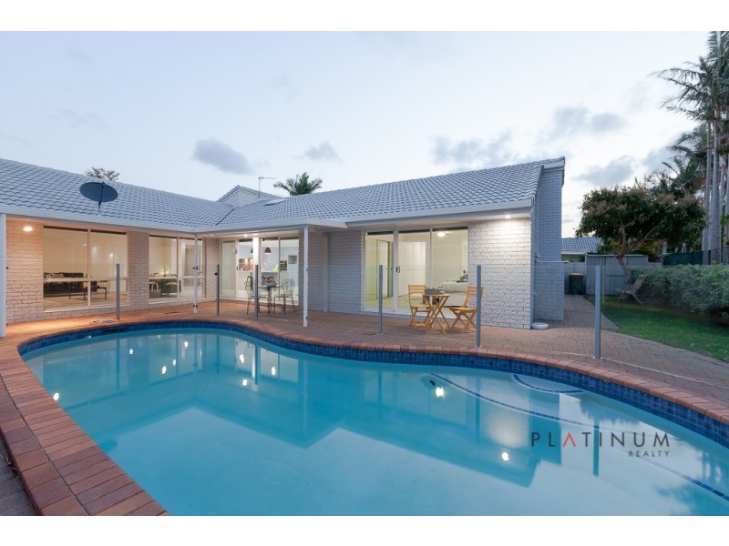 141 Santa Cruz Boulevard, Clear Island Waters QLD 4226