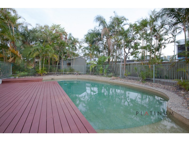 15 Moorilla Place, Broadbeach Waters QLD 4218