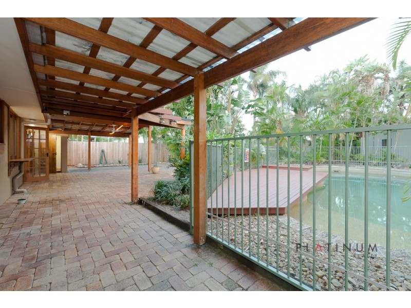 15 Moorilla Place, Broadbeach Waters QLD 4218