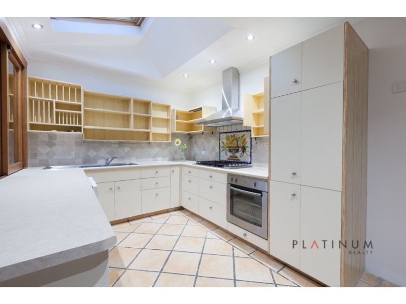 15 Moorilla Place, Broadbeach Waters QLD 4218